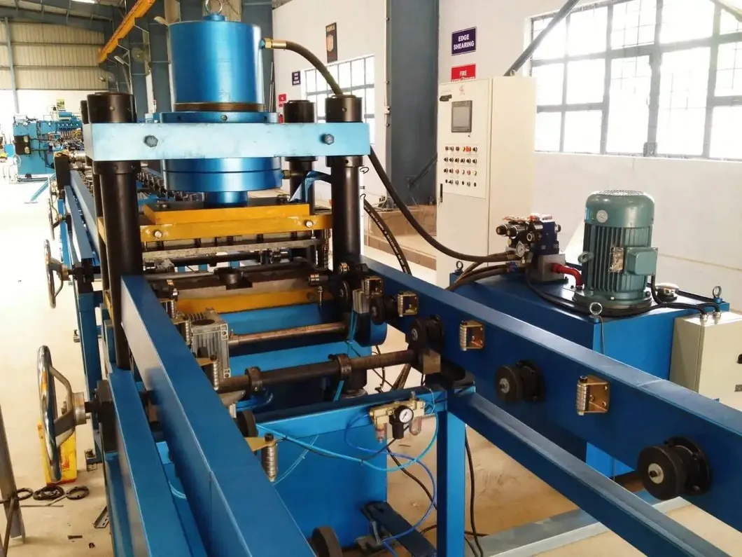 Pendinginan dinding sirip bergelombang Transformator distribusi daya Minyak terbenam Radiator sirip Otomatis Pengelasan lini produksi 7