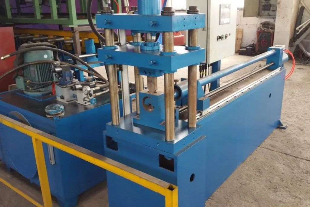 Pendinginan dinding sirip bergelombang Transformator distribusi daya Minyak terbenam Radiator sirip Otomatis Pengelasan lini produksi 10
